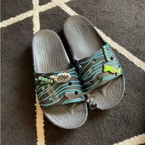 NEW Mens Ron English x Crocs Classic Sides